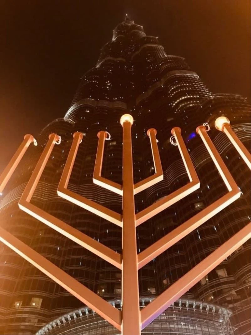 Yahudiler, Burc Halife önünde Hanuka Bayramı’nı kutladı
