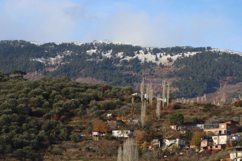 Madran Dağı’na yılın ilk karı düştü
