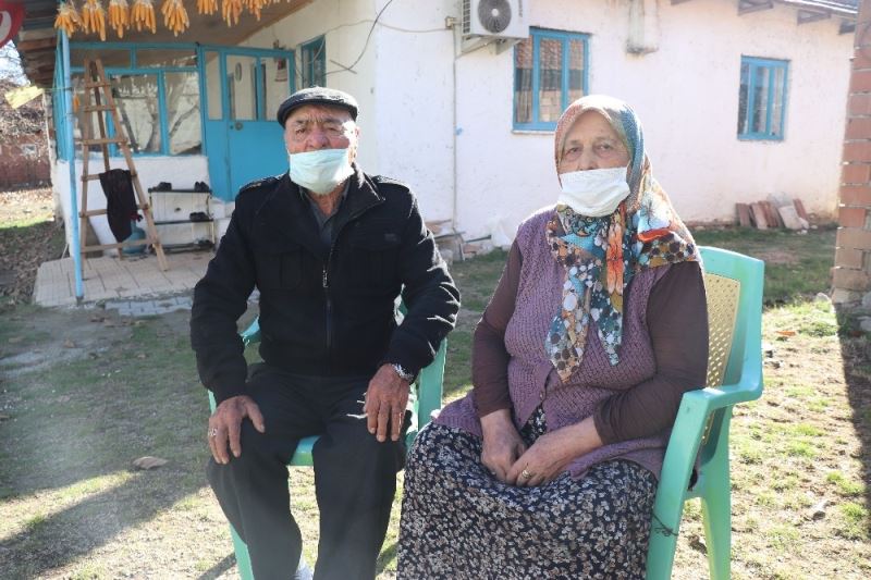 Yaşlı çiftin kefen parasını bıçak zoruyla gasp etti, adliyeden elini kolunu sallayarak çıktı
