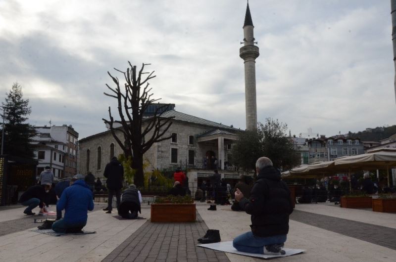 Ordu’da cuma namazı sonrası ‘yağmur duası’ yapıldı
