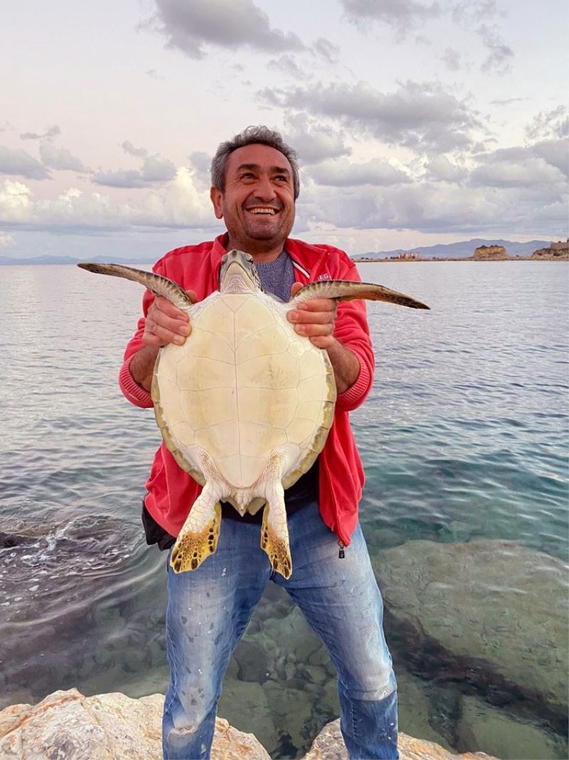 Caretta Caertta deniz kaplumbağasını balıkçılar kurtardı
