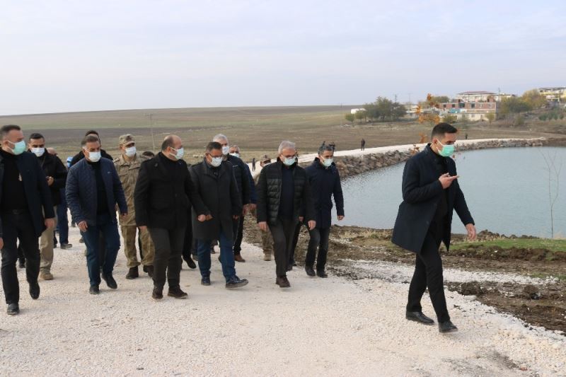 Diyarbakır Valisi Münir Karaloğlu, Karaçalı Göletinde inceleme yaptı
