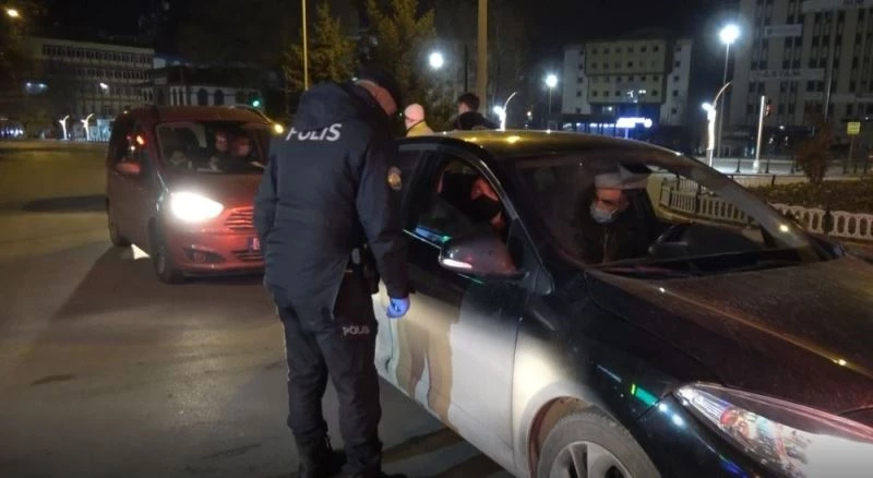 Afyonakarahisar bu hafta da kısıtlamayla sessizliğe büründü
