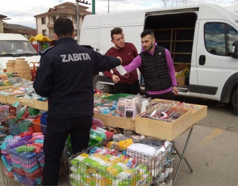 Düzce’de pazaryerlerinde maske mesafe denetimi
