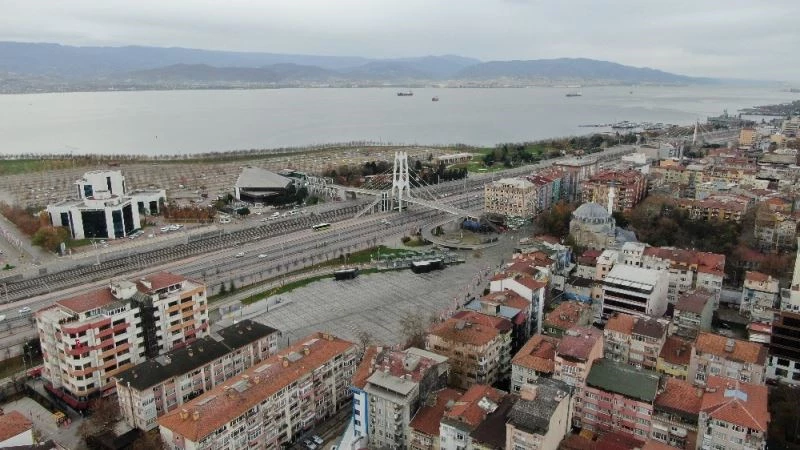 2 gün sürecek kısıtlamanın ilk gününde Kocaeli’de sokakları bomboş kaldı
