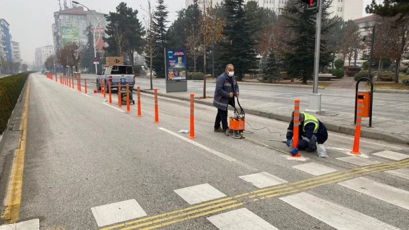 Çorum’da gazi caddesine bisiklet yolu yapıyor
