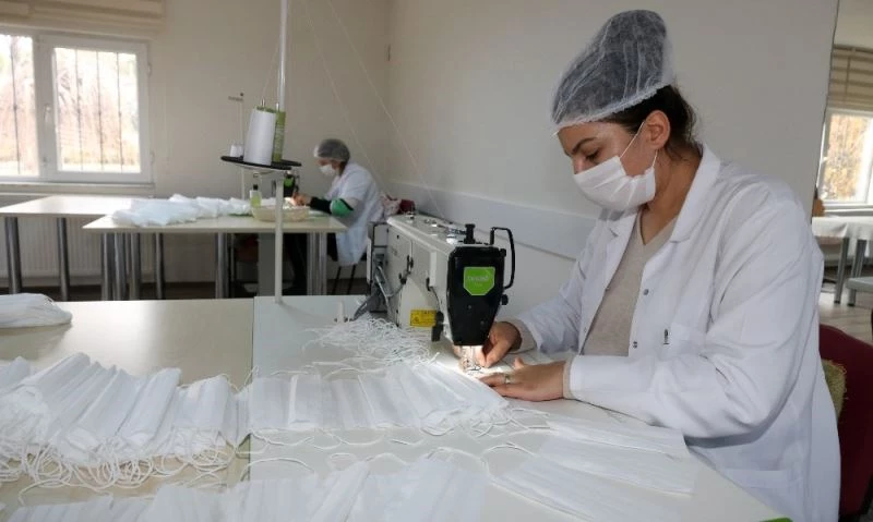 Çankaya Belediyesi ihtiyaçlar doğrultusunda günlük 3 bin 500 maske üretiyor
