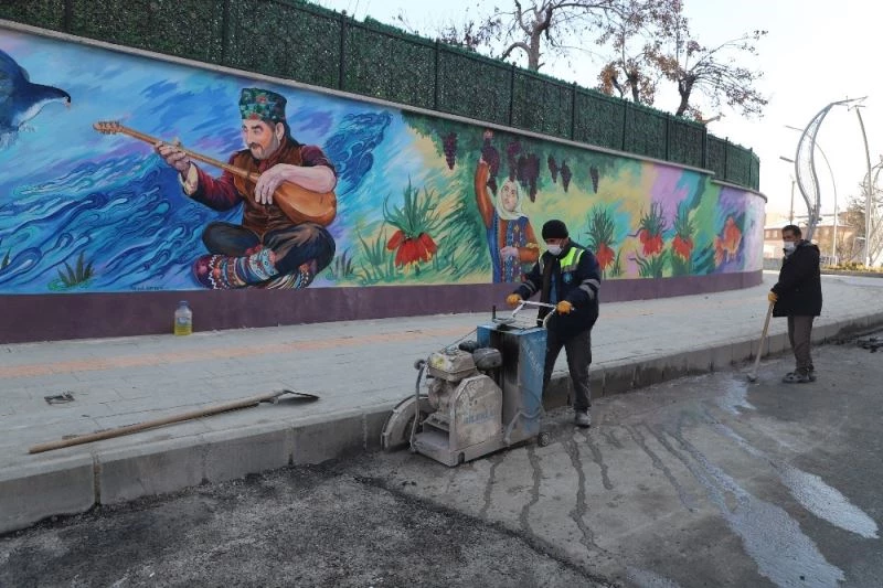 Herkes evinde otururken onlar çalışıyor
