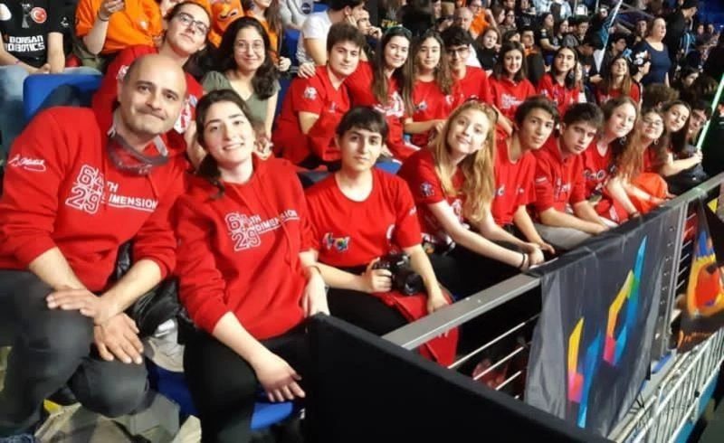 Robotik takımı öğrencilerinden online uluslararası organizasyon
