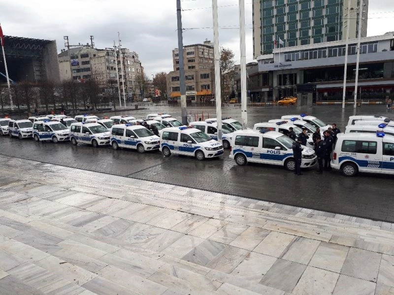 İstanbul’da merak uyandıran polis konvoyu
