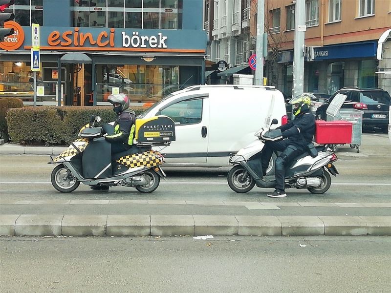 Kısıtlamalarda yolların sahibi kuryeler oldu
