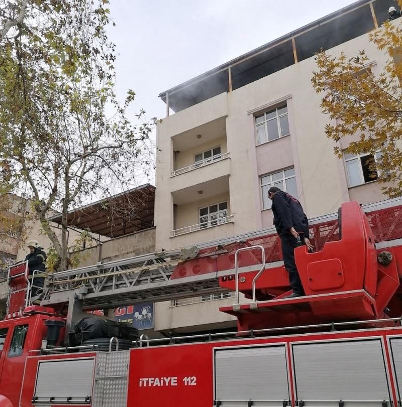 Damdaki yangın paniğe neden oldu
