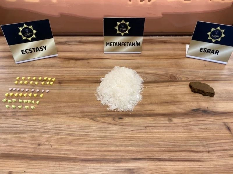 Çanakkale’de torpido ve vites altına gizlenen uyuşturucuları ‘Şila’ buldu
