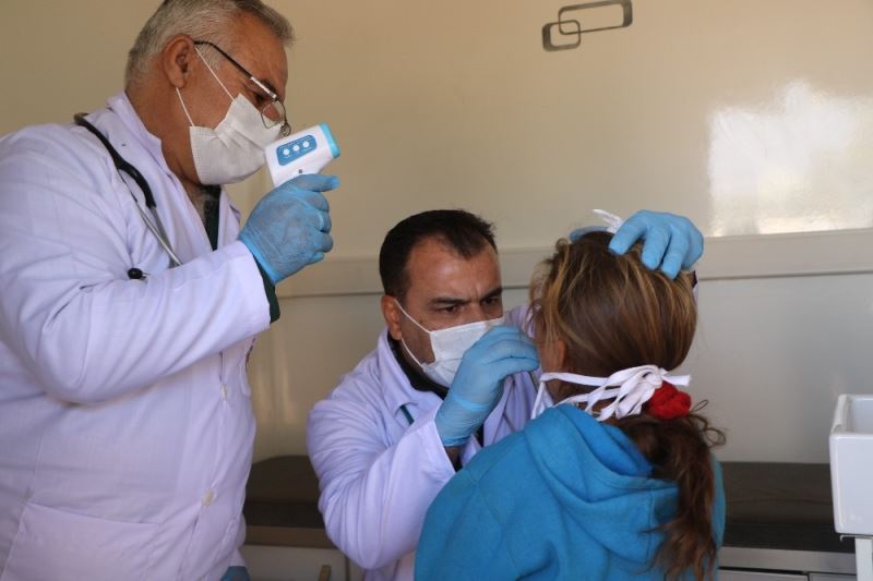 Mobil sağlık klinikleri Suriye’deki kamplarda
