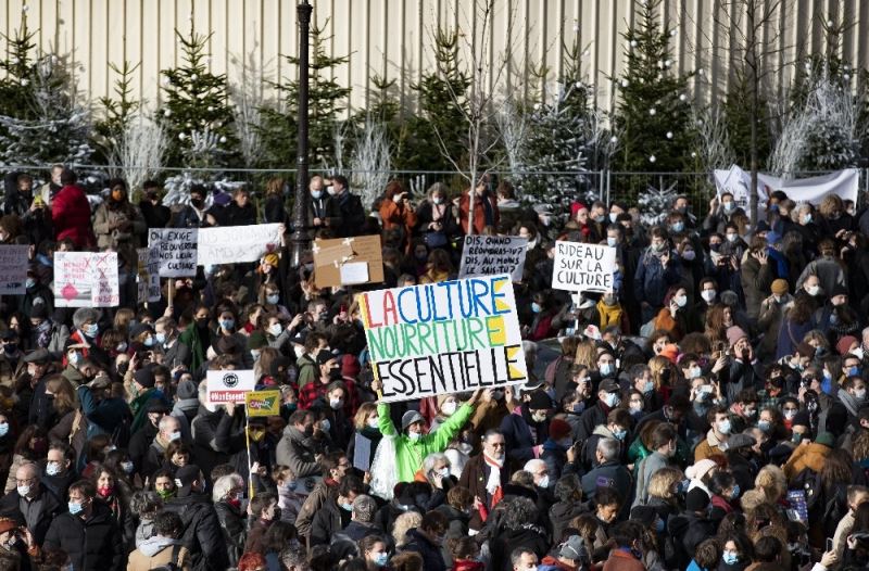 Fransız eğlence sektörü temsilcilerinden hükümet protestosu
