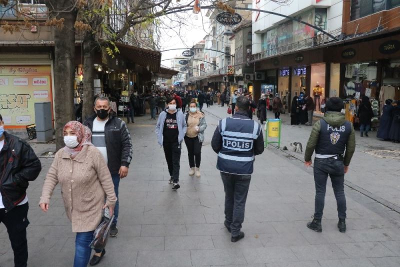 Gaziantep’te tedbirleri ihlal eden 588 kişiye para cezası
