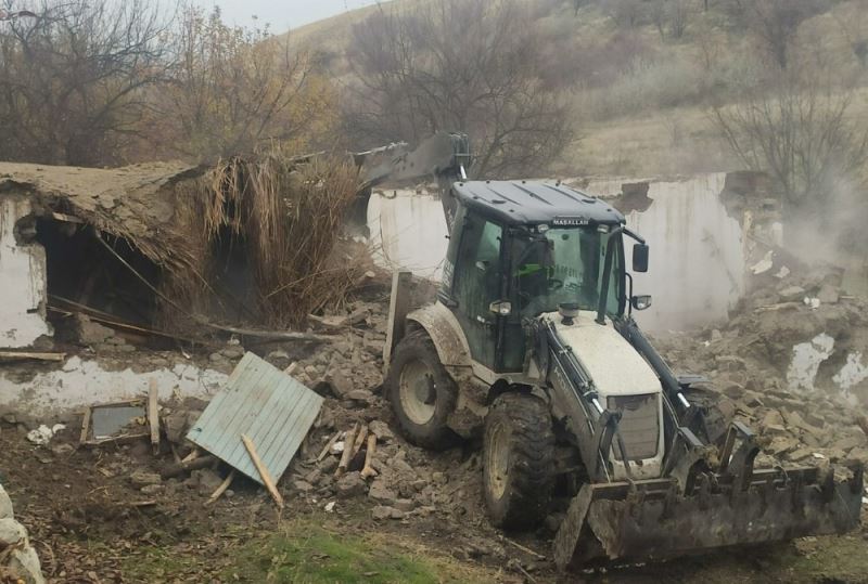 Depremden etkilenen Tunceli’de bin 486 ağır hasarlı yapı yıkılıyor
