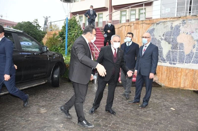 TÜBİTAK Başkanı Prof. Dr. Hasan Mandal ADYÜ’deki bilimsel çalışmaları inceledi
