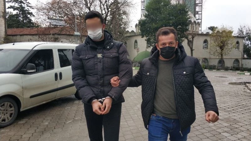 Tüfekle amcasını vurdu
