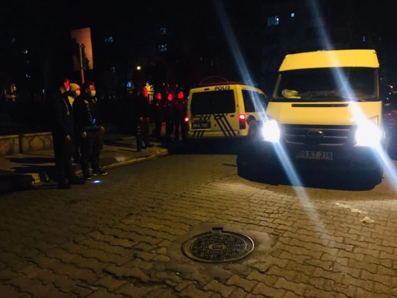 Yüksek sesli konuşanları uyaran esnaf darp edildi
