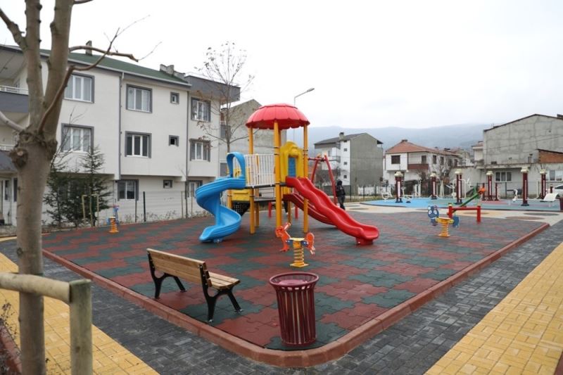 Yeniceköy Mahallesinde çocuk oyun alanı ve koruluk alan hizmete girdi
