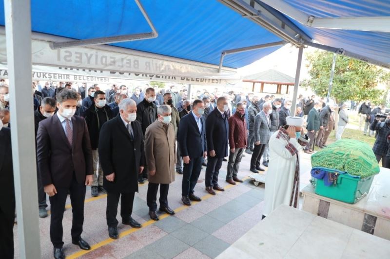 Hatay Büyükşehir Belediye Başkanı Savaş’ın Annesi toprağa verildi
