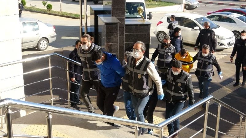 Polise ateş açan suç makinesi gaspçılar adliyeye sevk edildi
