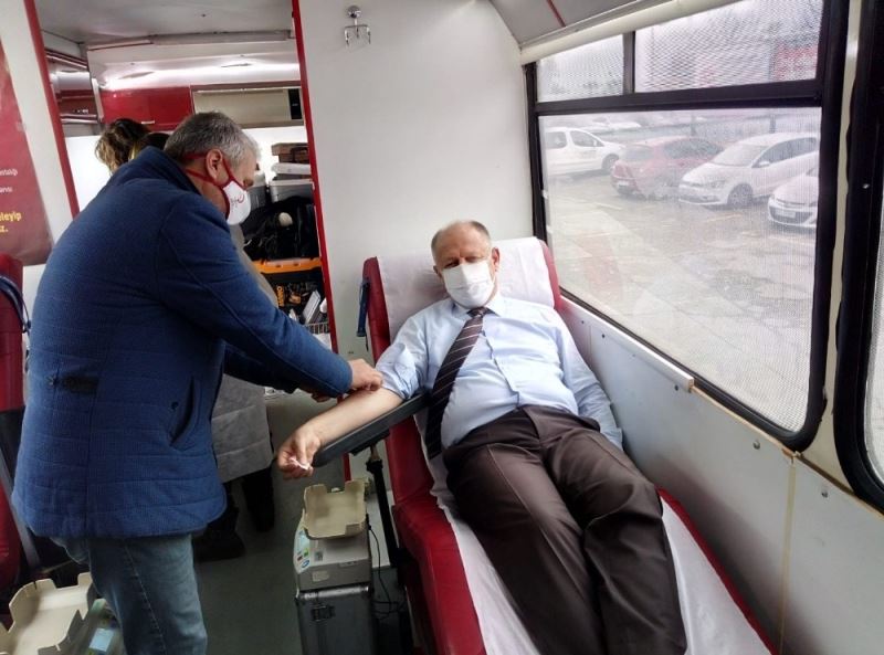 Kaymakam Çorumluoğlu kan bağışı kampanyasına destek verdi
