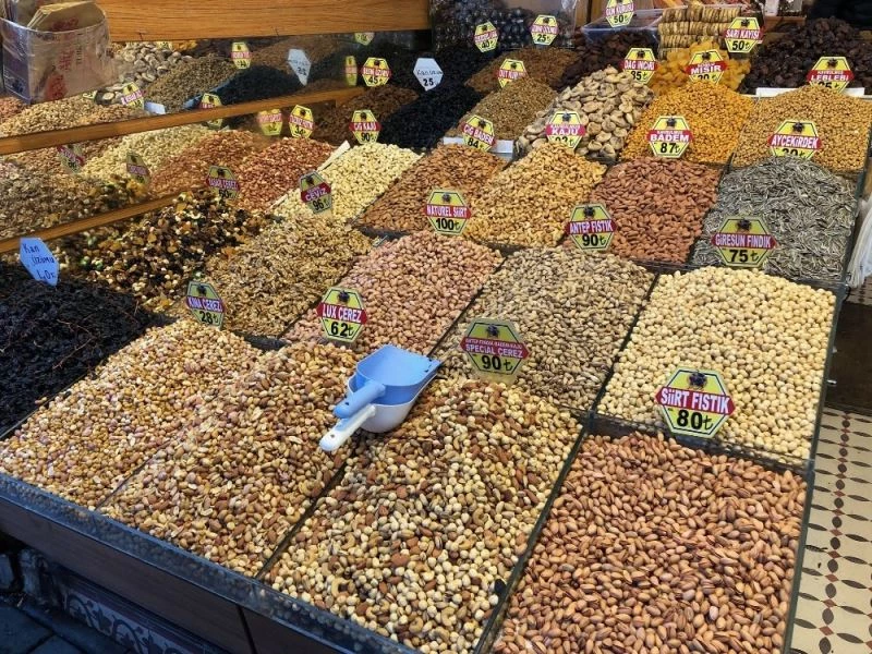 Yılbaşında uygulanacak sokağa çıkma kısıtlaması öncesi vatandaşlar alışverişe başladı
