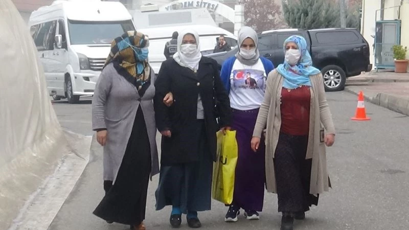 HDP önündeki ailelerin çığlığı büyüyerek devam ediyor
