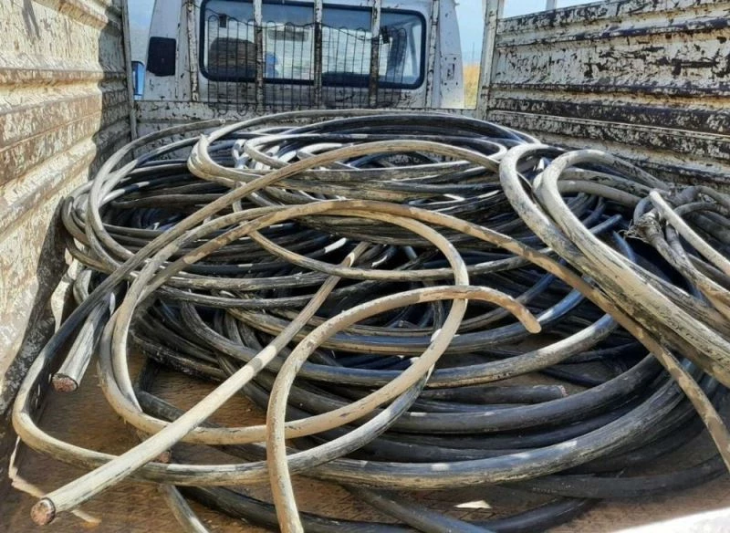 Çalıştıkları iş yerindeki kabloları çalıp sattılar
