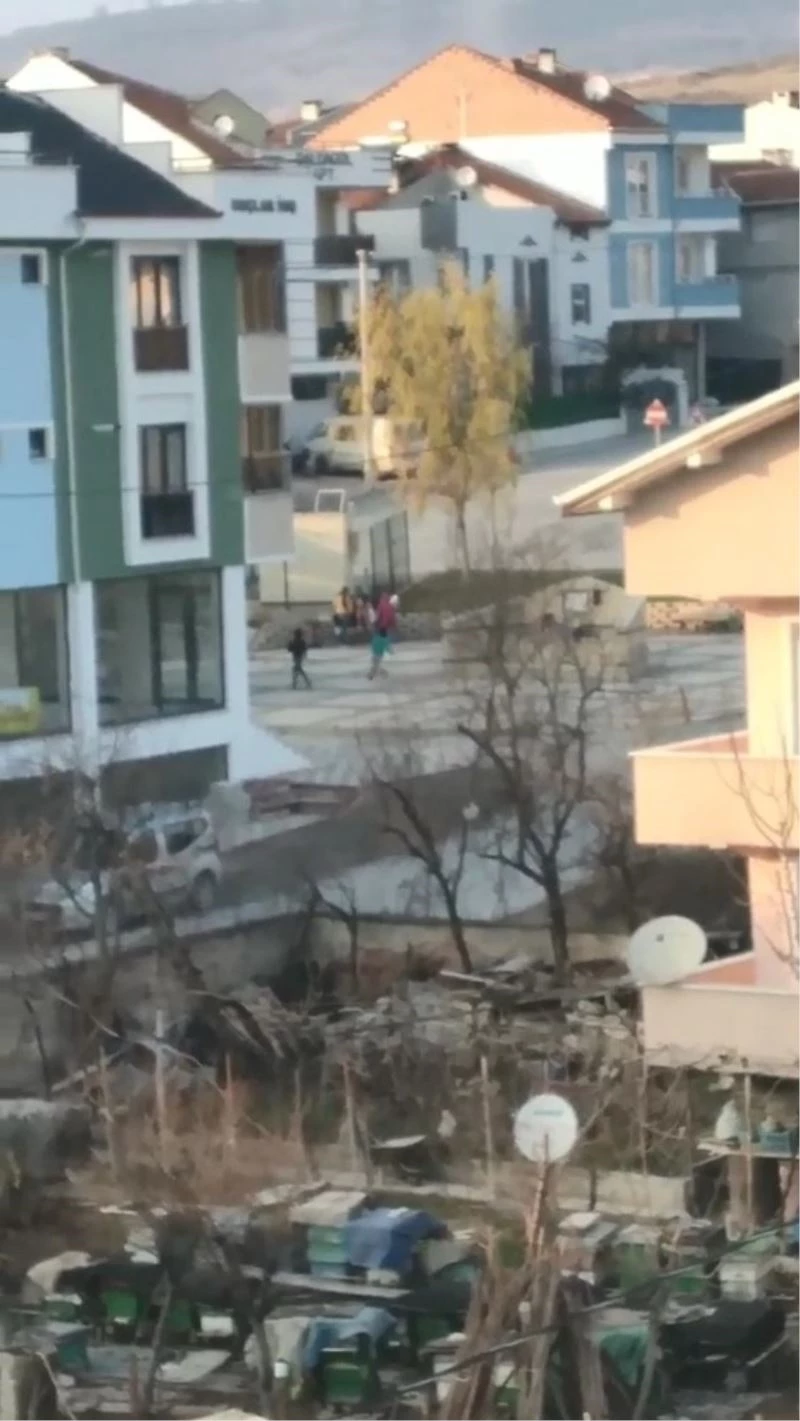 Bursa’da kısıtlamaya uymayanlar çocuklar polisi görünce kaçacak yer aradı
