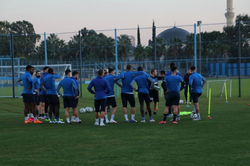 Adana Demirspor, Süper Lig’e kitlendi
