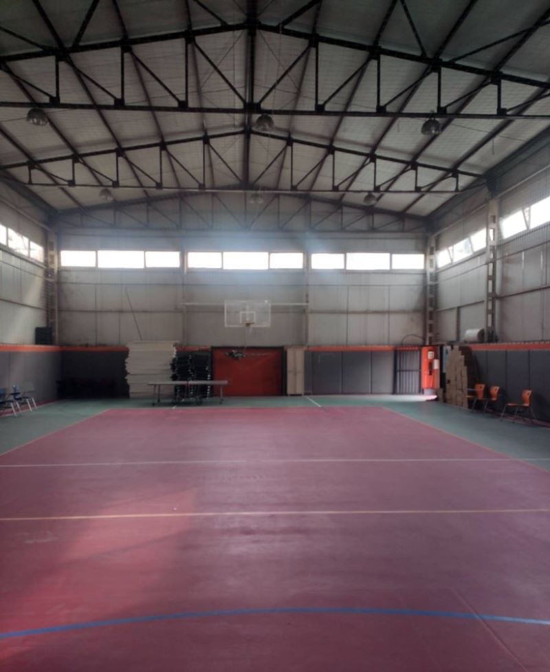 İzmir Valiliği spor salonunun hastaneye çevrildiği iddiasını yalanladı
