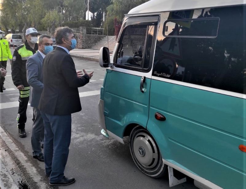 Çeşme’de sürücülere ’öncelik yayanın’ uyarısı
