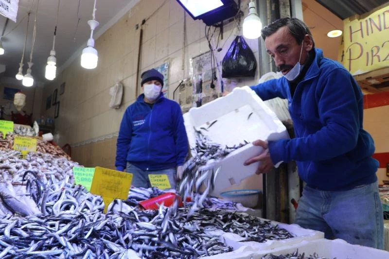 Karadeniz hamsisi 8 TL
