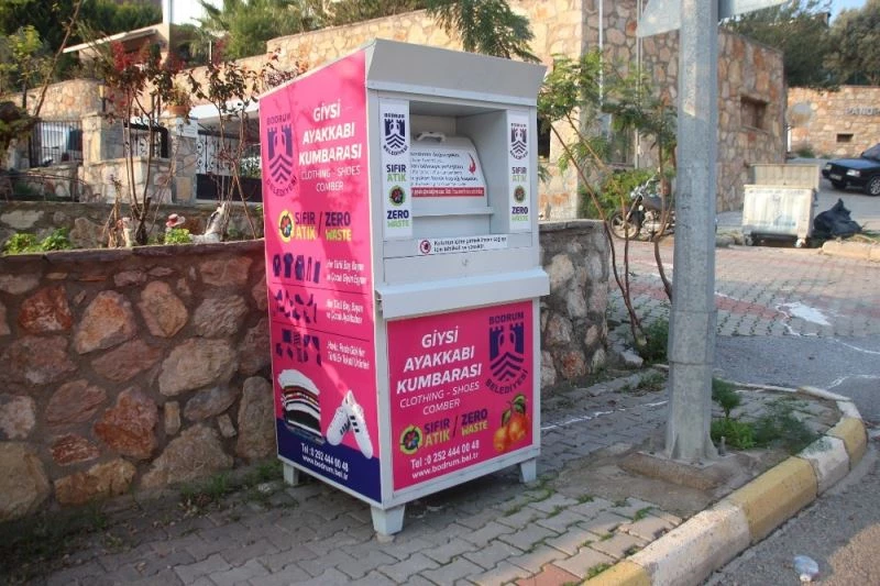 Yoksullar için toplanan kıyafetleri çaldılar
