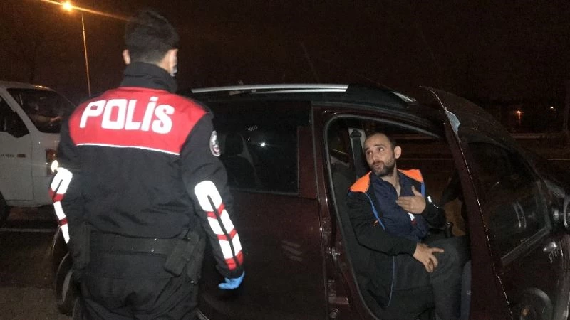 İş yerinden çıkıp eve gittiklerini söyleyen 4 kişi cezadan kaçamadı
