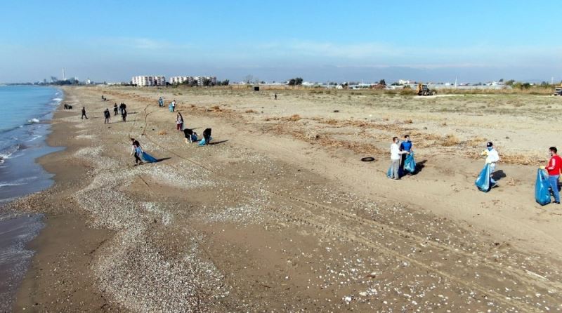 Mersin’de deniz kaplumbağalarının yuvalama alanı temizlendi
