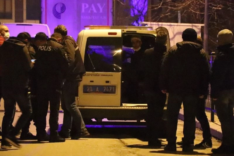 Atatürk büstü ve Türk bayrağına zarar vermeye çalışan şüpheli tutuklandı
