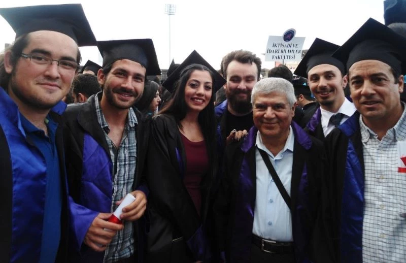 70 yaşında birincilikle bitirdiği üniversitede yüksek lisans yaptı
