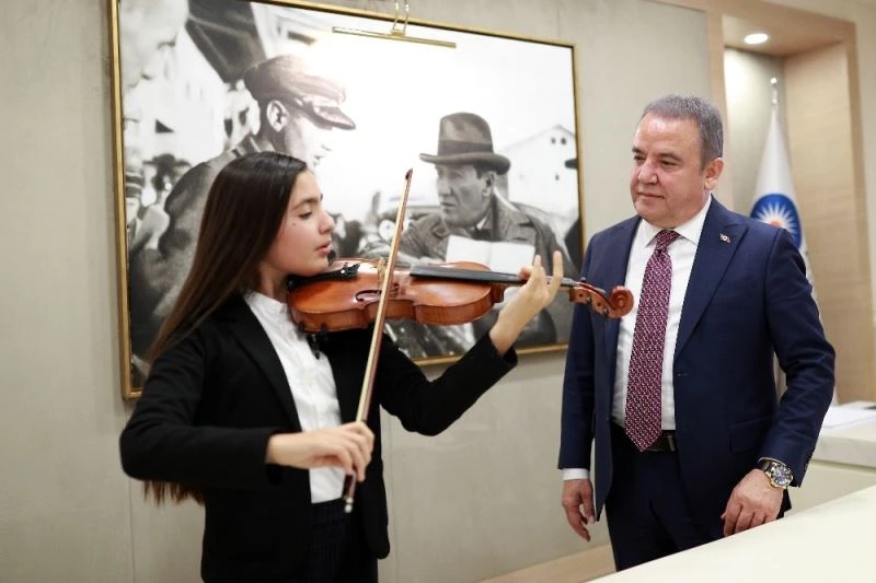 Kemanın yıldızı Elif Eroğlu, Amerika’da üçüncülük kazandı
