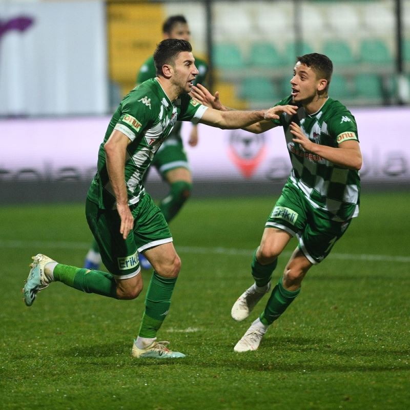 Bursaspor’un golleri ilk ve son dakikalarda geliyor
