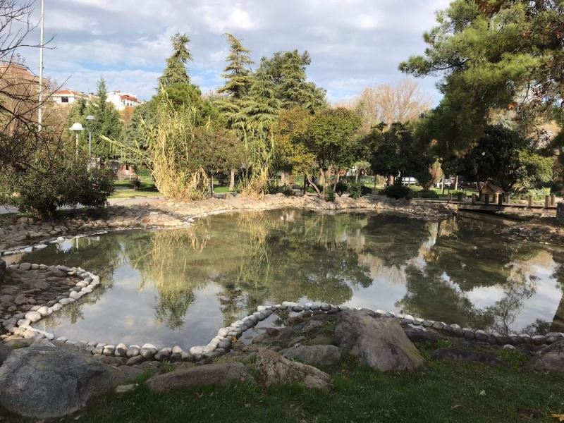 Fatih Parkı’ndaki süs havuzu temizlendi
