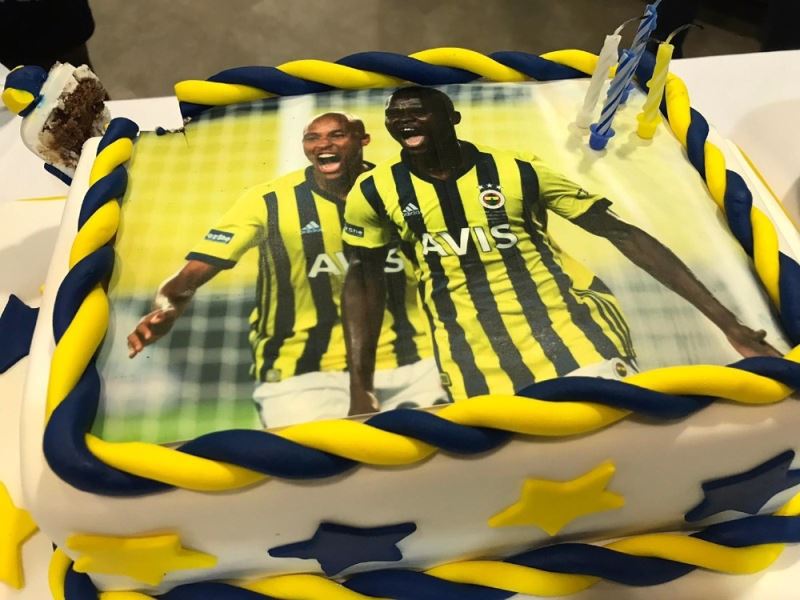 Fenerbahçe’de Samatta’nın doğum günü kutlandı
