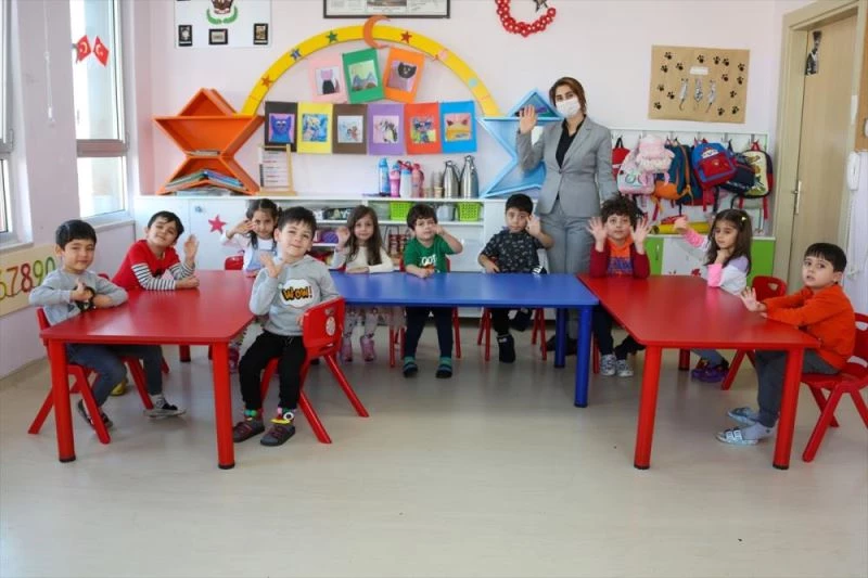 Afrin şehidi Özalkan adına yaptırılan kreşte çocuklara üç dilde eğitim