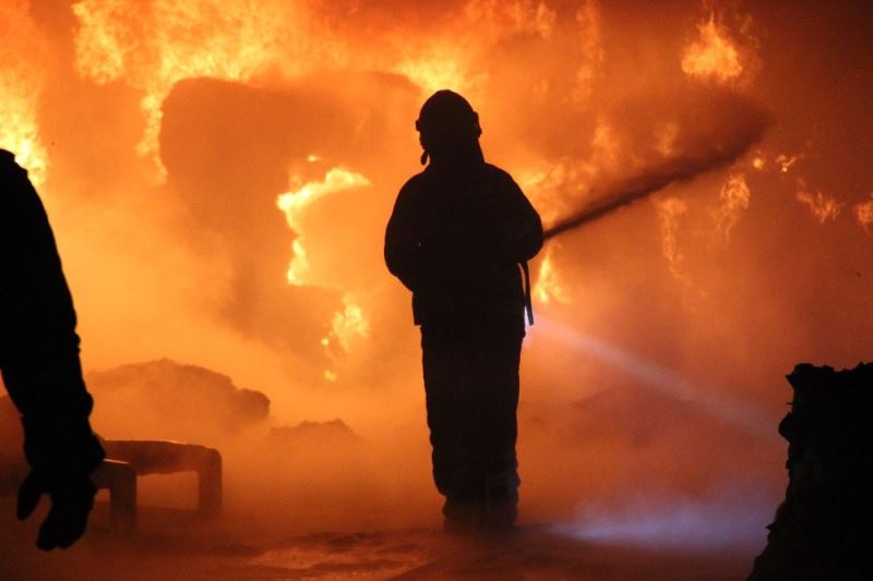Kocaeli’deki fabrika yangını 4 saatte söndürüldü
