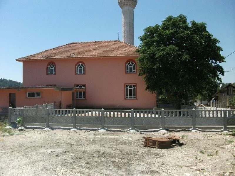 Çakırlar Mevki Cami vatandaşlar tarafından imece usulü yenilendi
