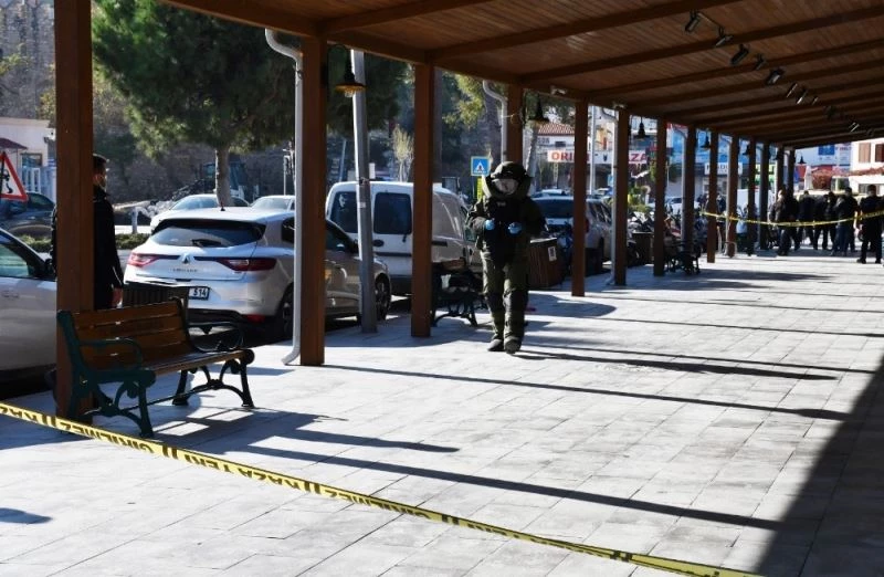 Kaymakamlık karşısındaki şüpheli çantadan kıyafet çıktı
