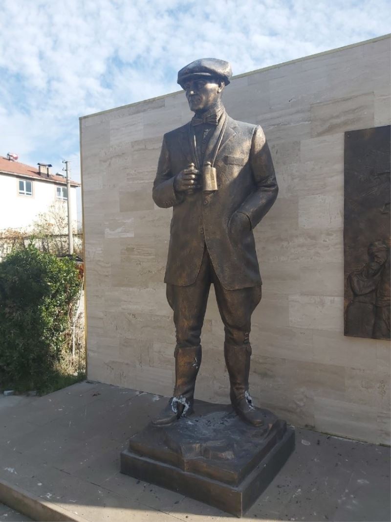 Atatürk büstlerine zarar veren şüpheli, gizlendiği bağ evinde yakalandı
